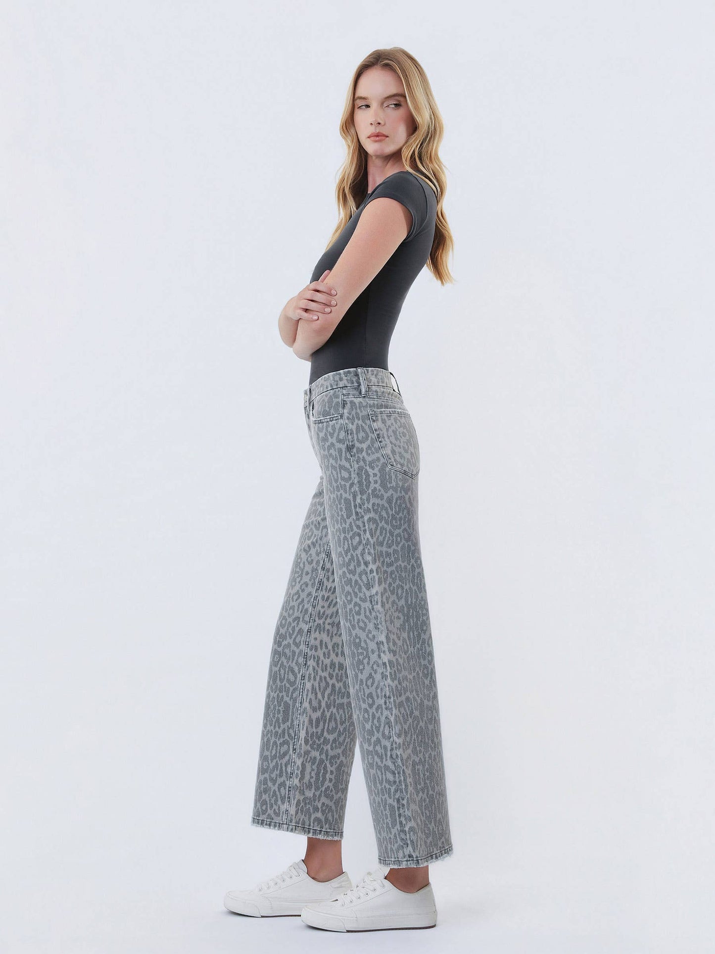 HIGH RISE GREY LEOPARD PRINT CROP