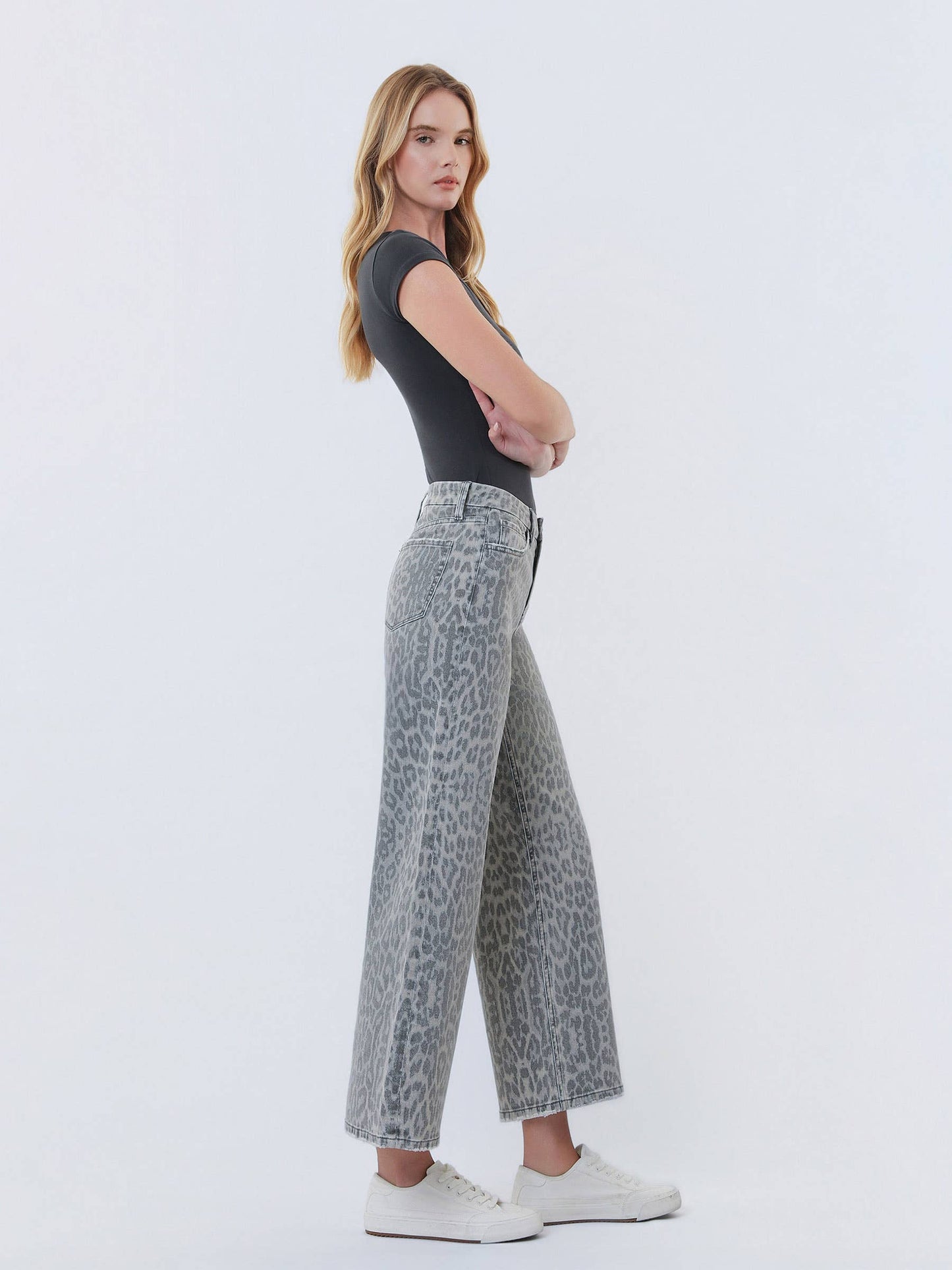 HIGH RISE GREY LEOPARD PRINT CROP