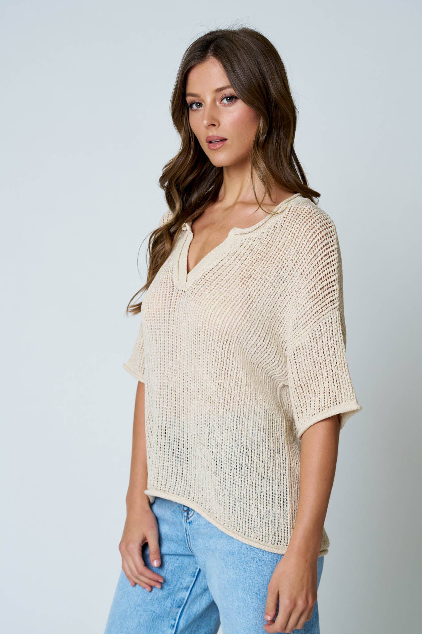 V NECK S/S CROCHET KNIT TOP