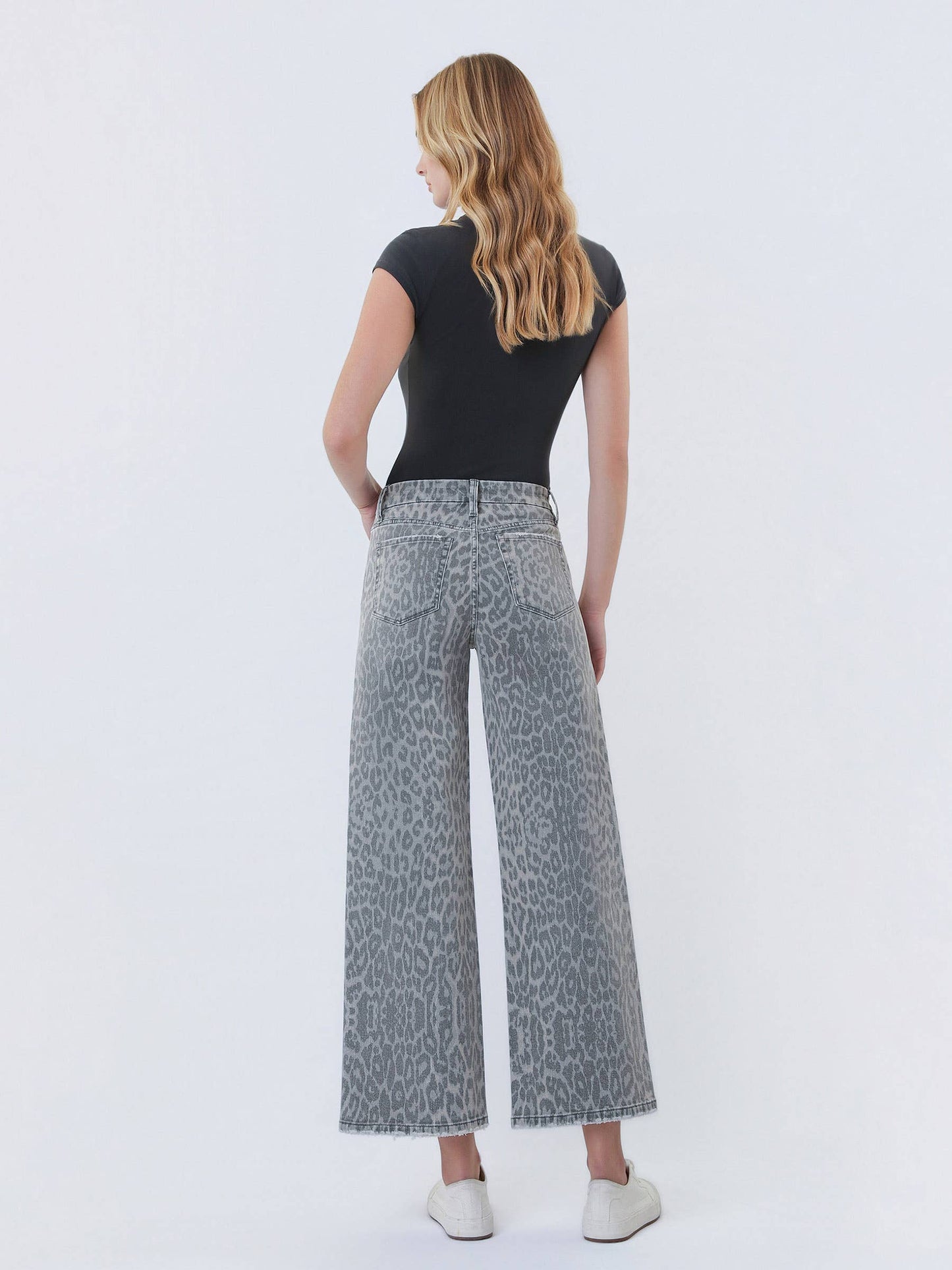HIGH RISE GREY LEOPARD PRINT CROP