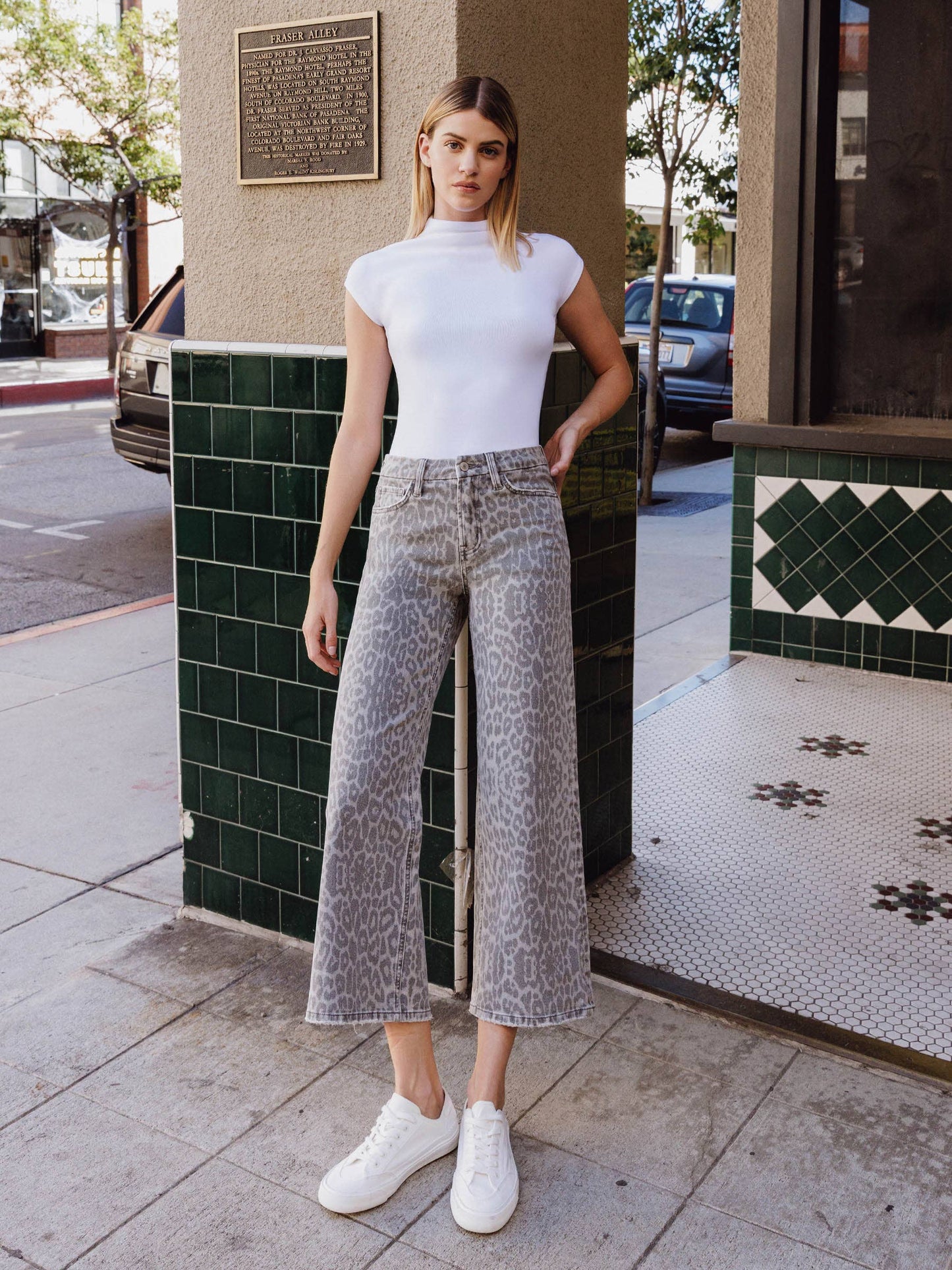 HIGH RISE GREY LEOPARD PRINT CROP
