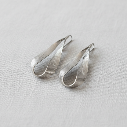 Exquisite Leaf Drop Earrings