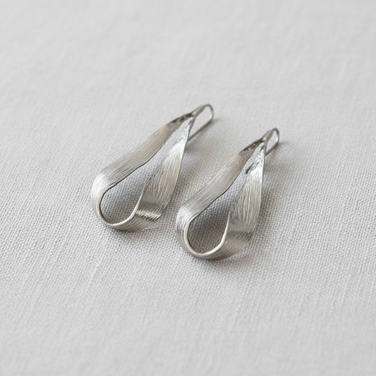 Exquisite Leaf Drop Earrings
