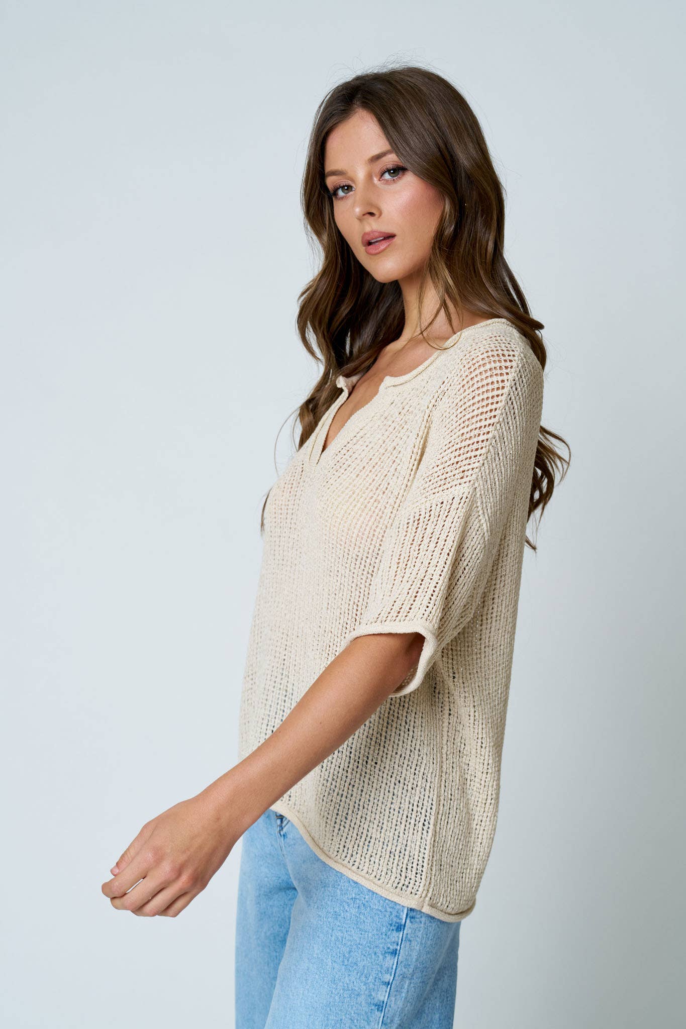 V NECK S/S CROCHET KNIT TOP