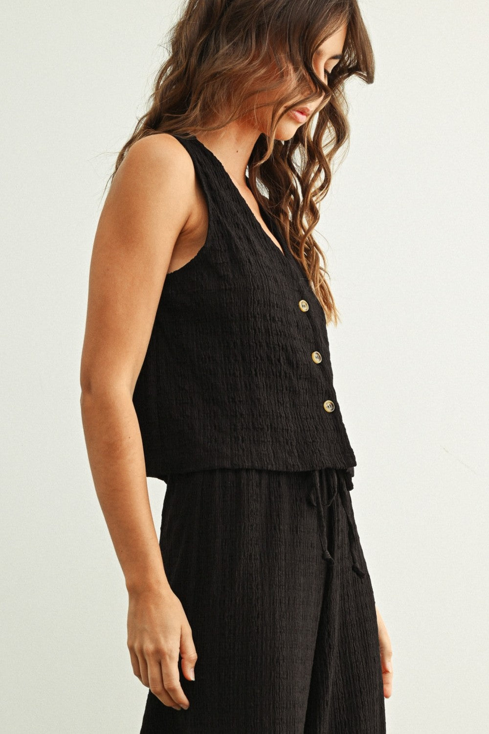 Crinkled Fabric Sleeveless Button Front Top