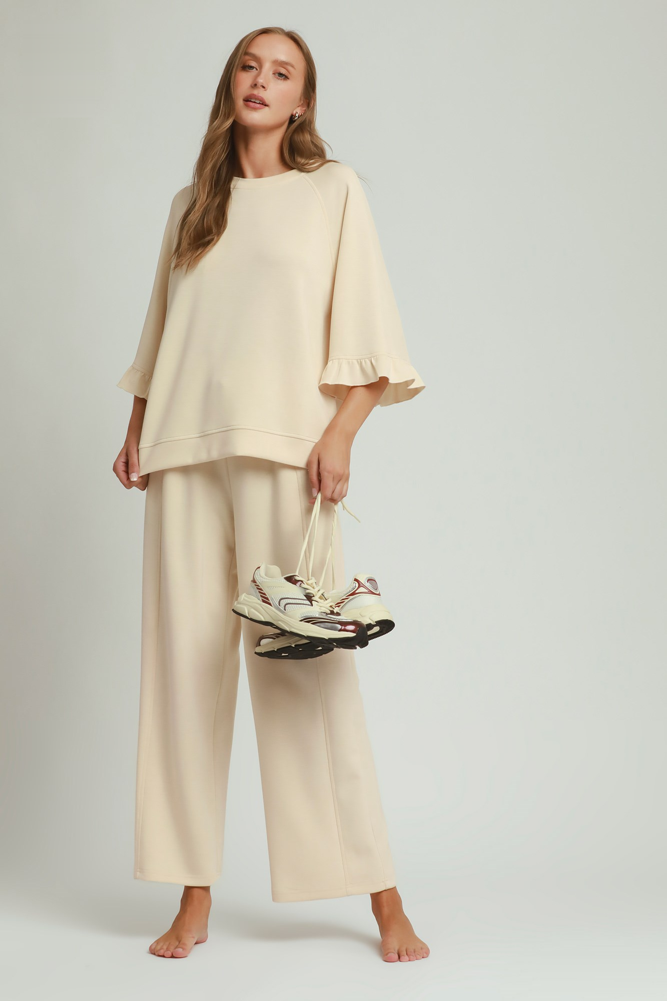 LUXEKNIT Round Neck Ruffle Sleeve Top