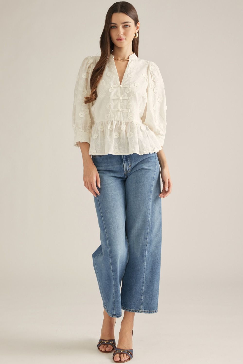 Solid ¾ puff sleeve top