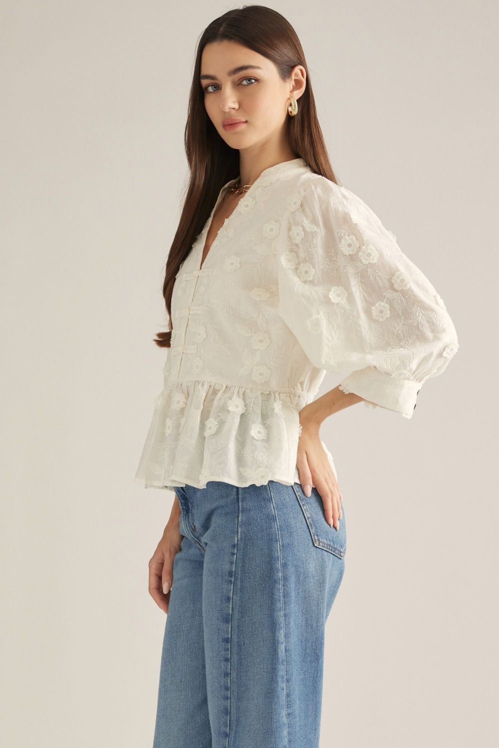Solid ¾ puff sleeve top